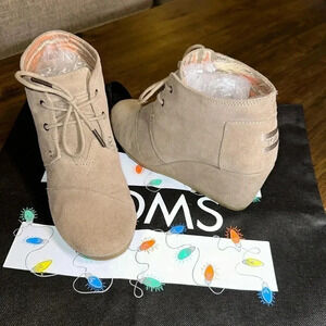 Tom’s Women Suede Tan Wedge Ankle Bootie Shoe Size 8
